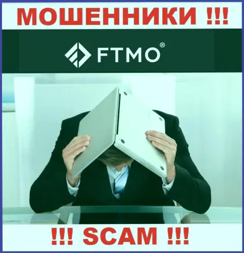 На информационном портале FTMO Com и в инете нет ни единого слова о том, кому конкретно принадлежит данная организация